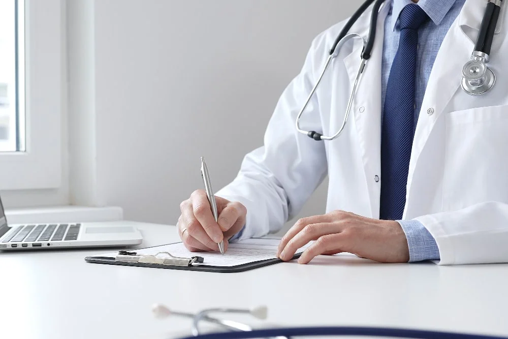 Création logo cabinet médical rassurant confiance santé